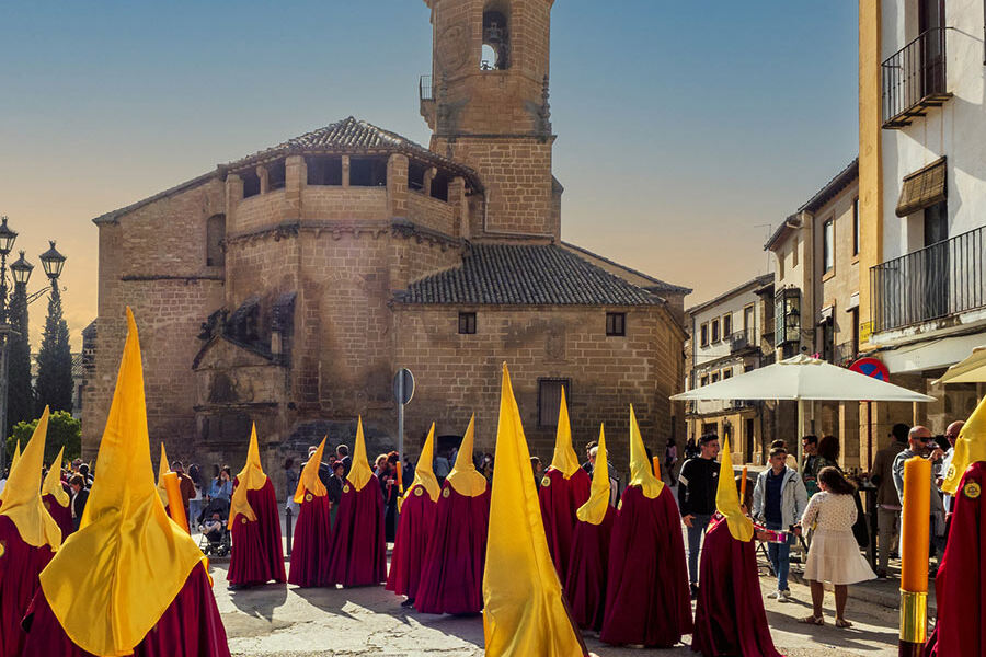 Procesiones, música y torrijas: así se vive la Semana Santa en España
