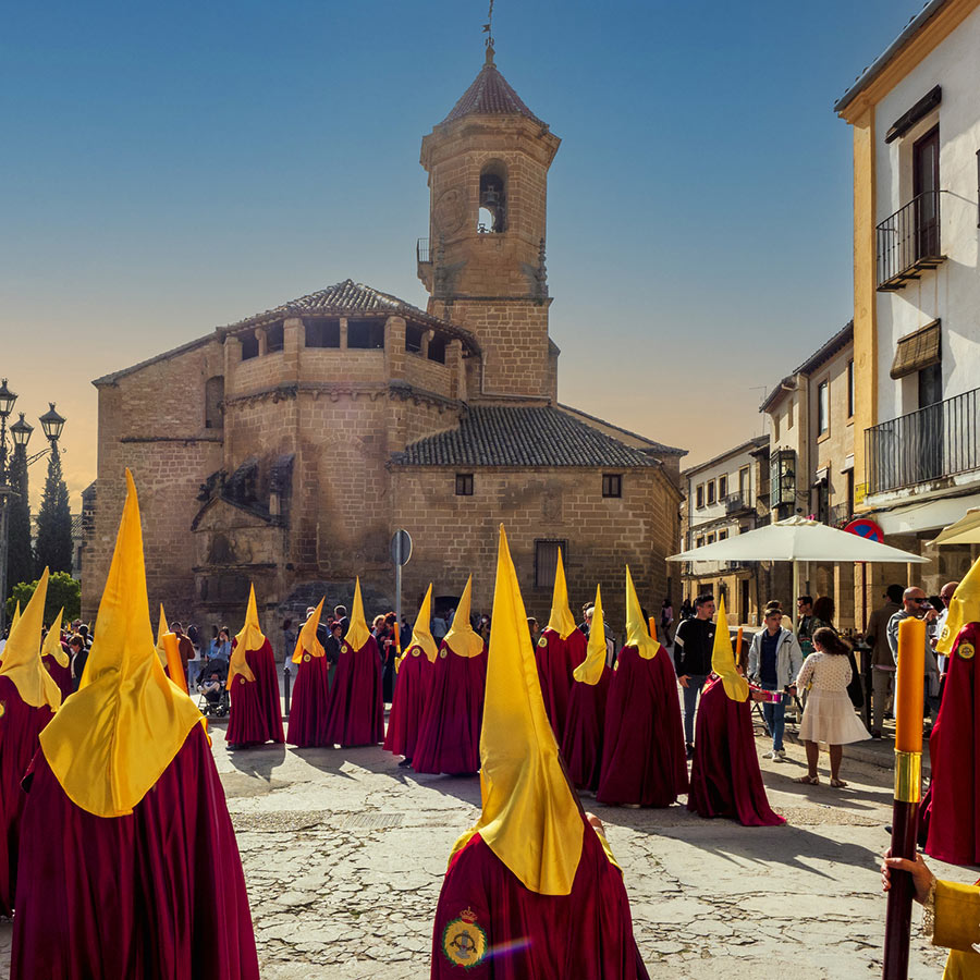 Procesiones, música y torrijas: así se vive la Semana Santa en España